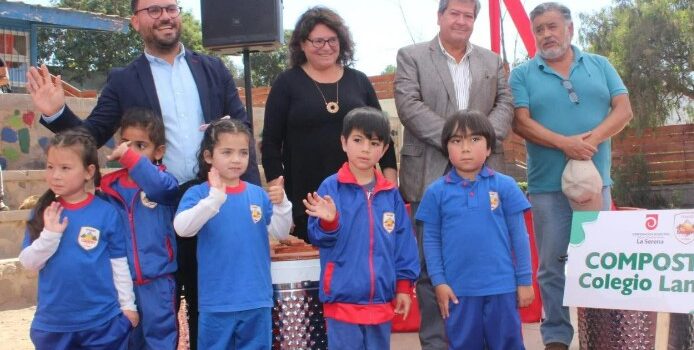 Colegios de La Serena elaboran compost con residuos orgánicos para el desarrollo de sus huertas