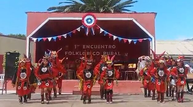 Participación de Colegio Lambert en primer Encuentro folclórico de colegios rurales en Colegio saturno